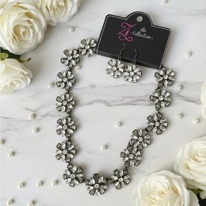 IC COLLECTION Silver Floral Necklace Set